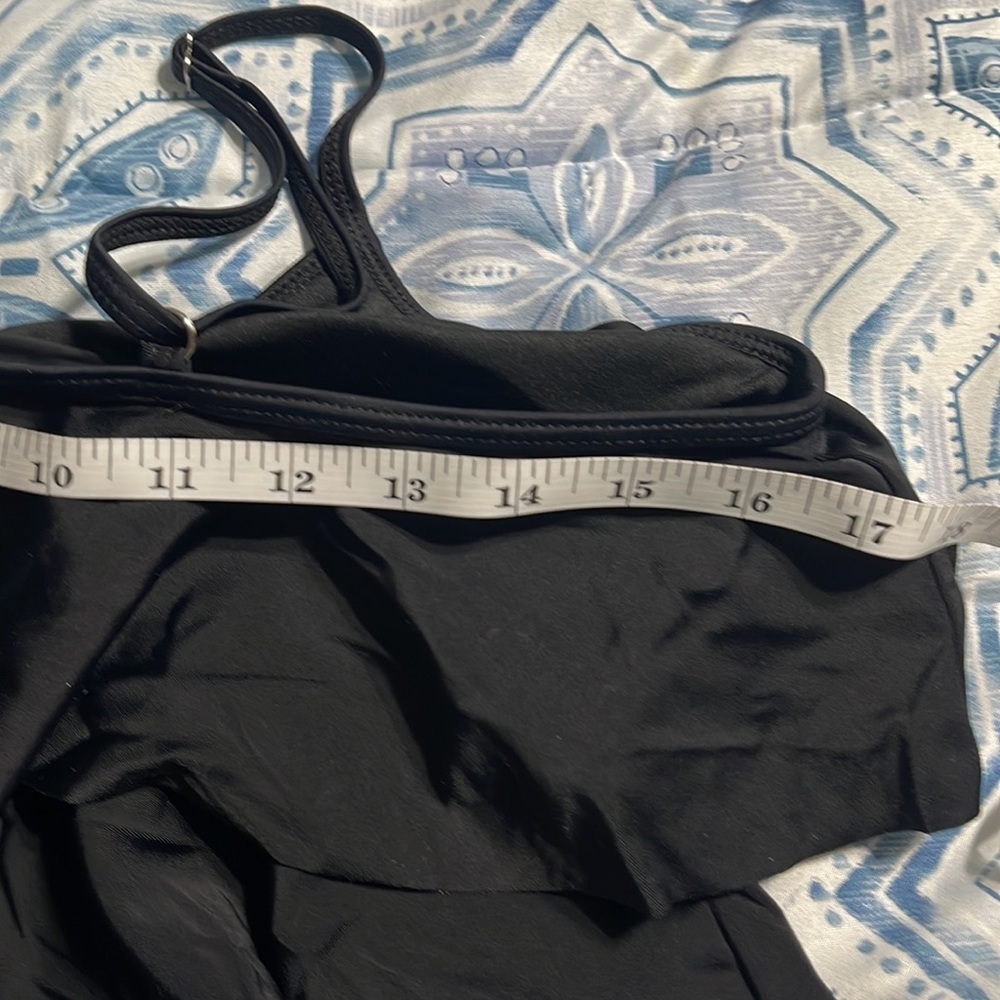 NWOT black swim top L - Picture 4 of 4